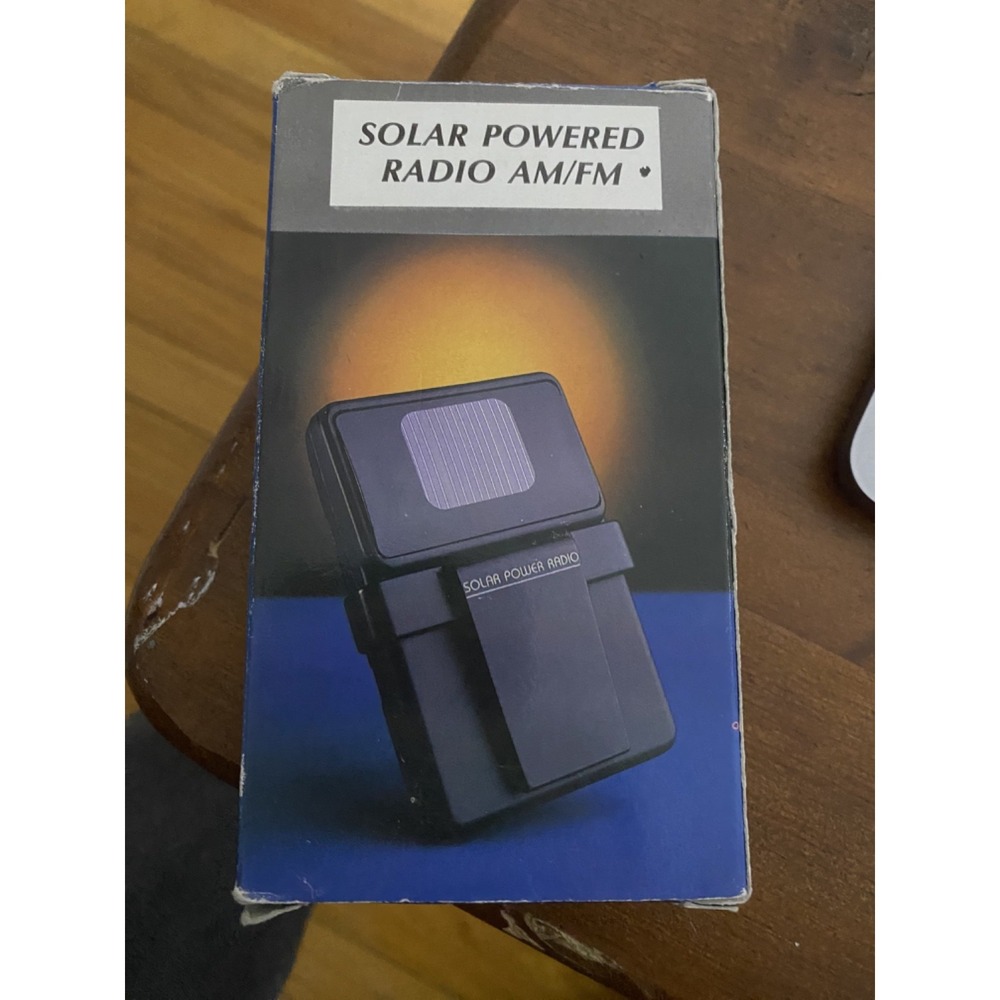 NEW Vintage Rare Pocket Mini Solar Powered Radio AM/FM